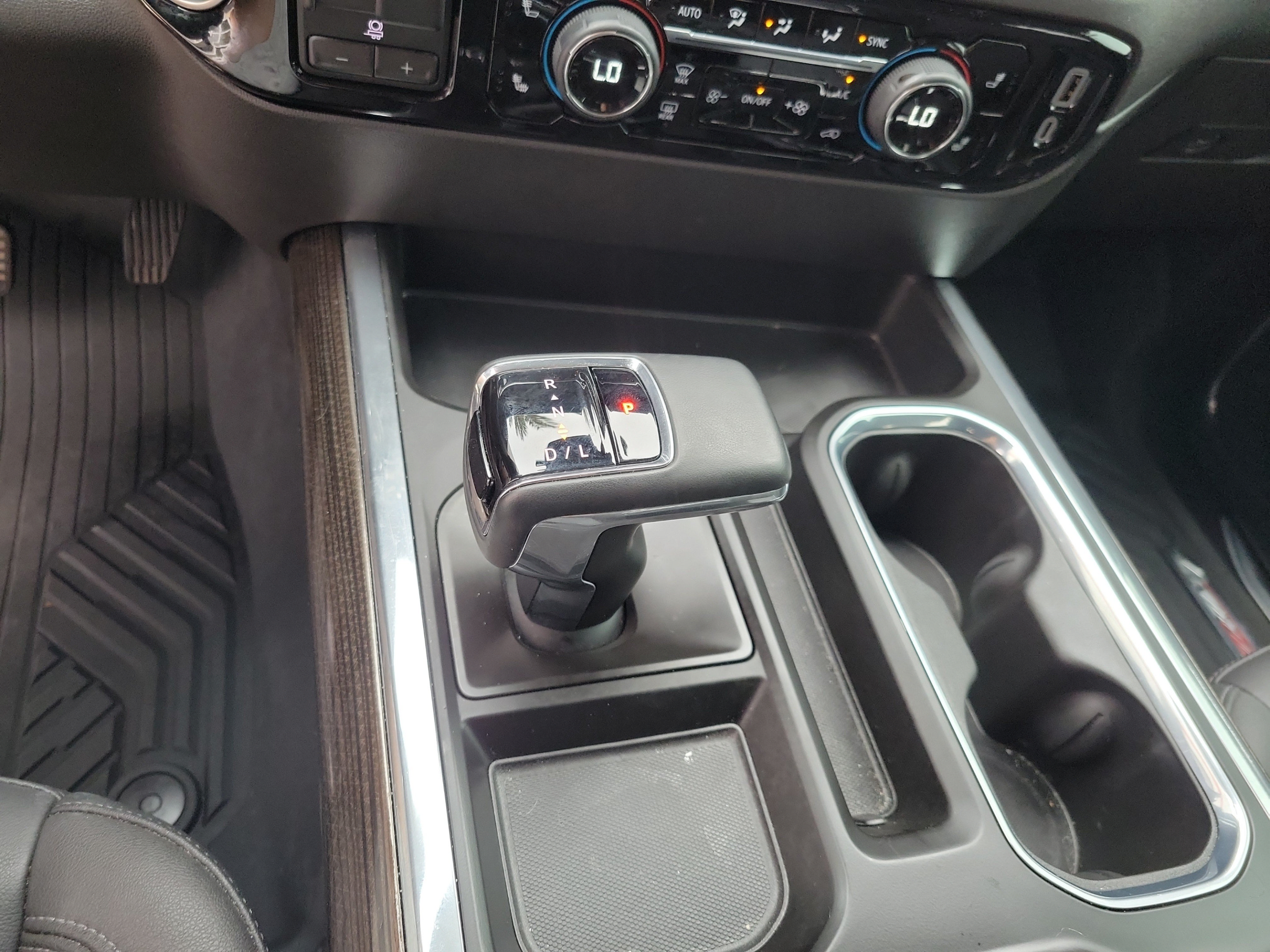 Used 2024 Chevrolet Silverado 1500 LT Trail Boss w/ Convenience Package II AWD/4WD image 15