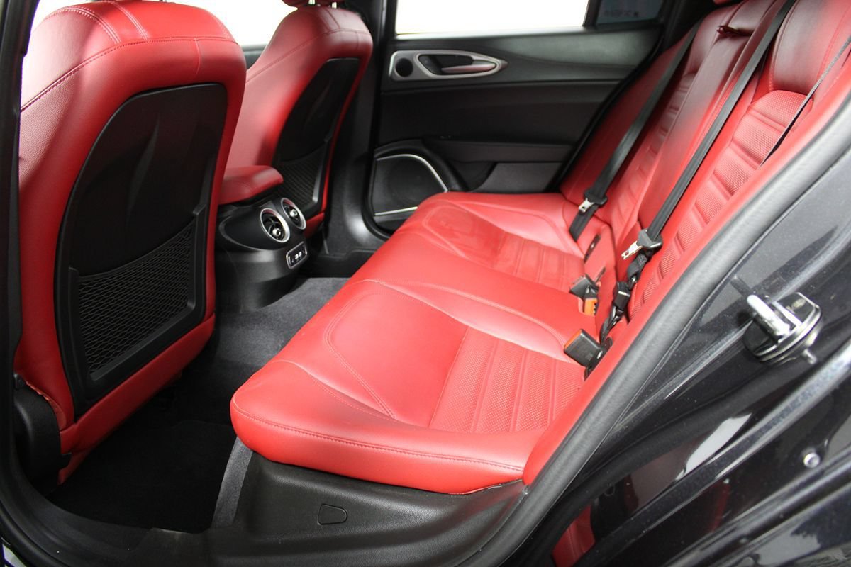 Used 2023 Alfa Romeo Giulia Veloce RWD image 29