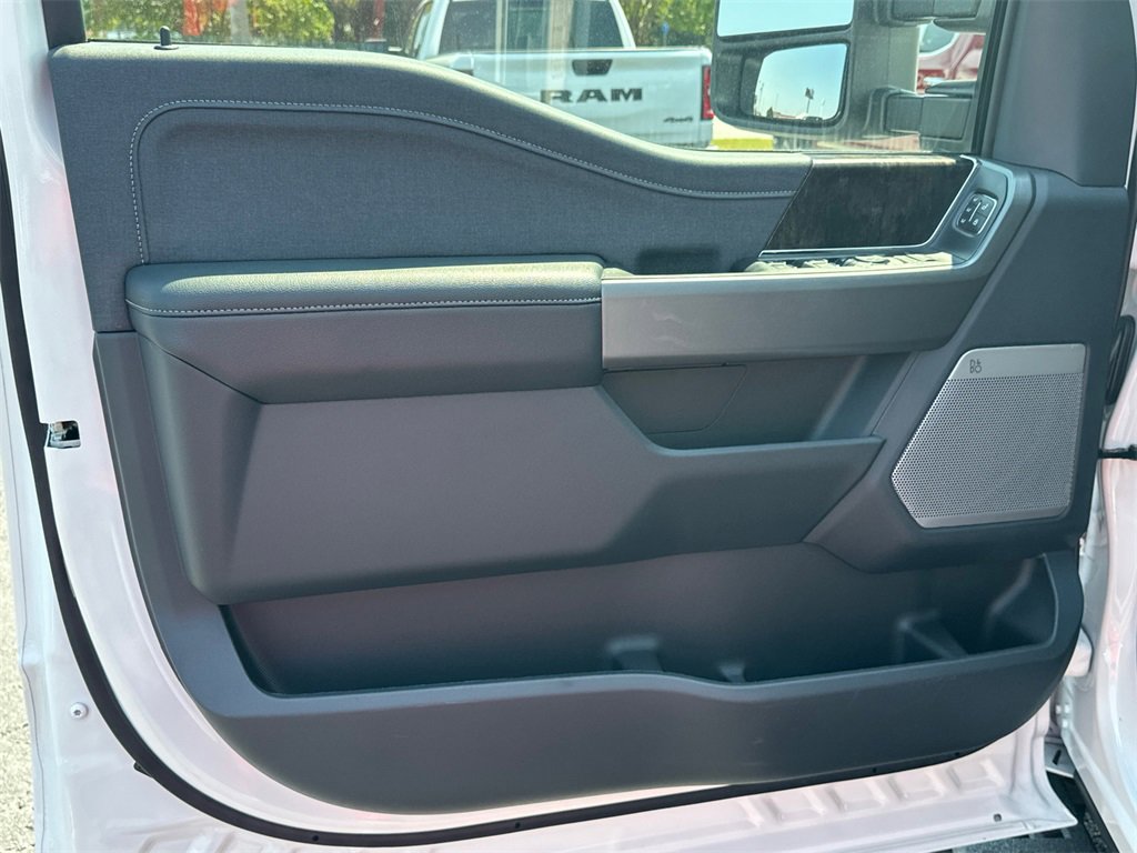New 2025 Ford F350 4x4 Crew Cab Super Duty image 10