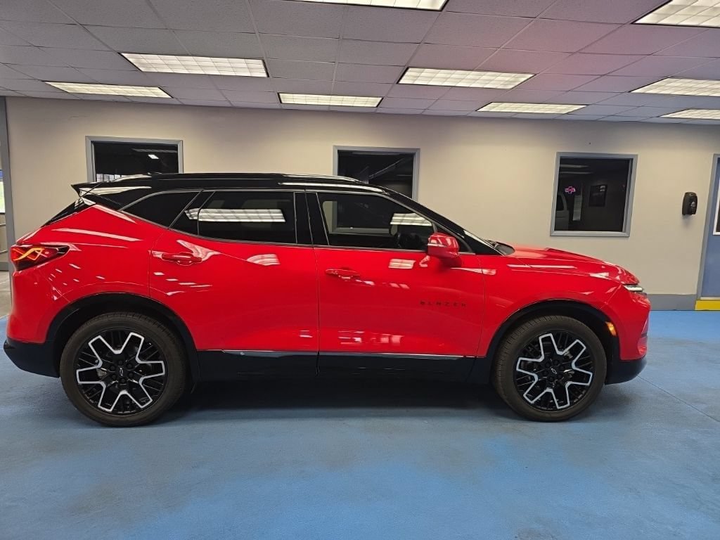 Certified 2023 Chevrolet Blazer RS w/ Enhanced Convenience Package AWD/4WD image 2