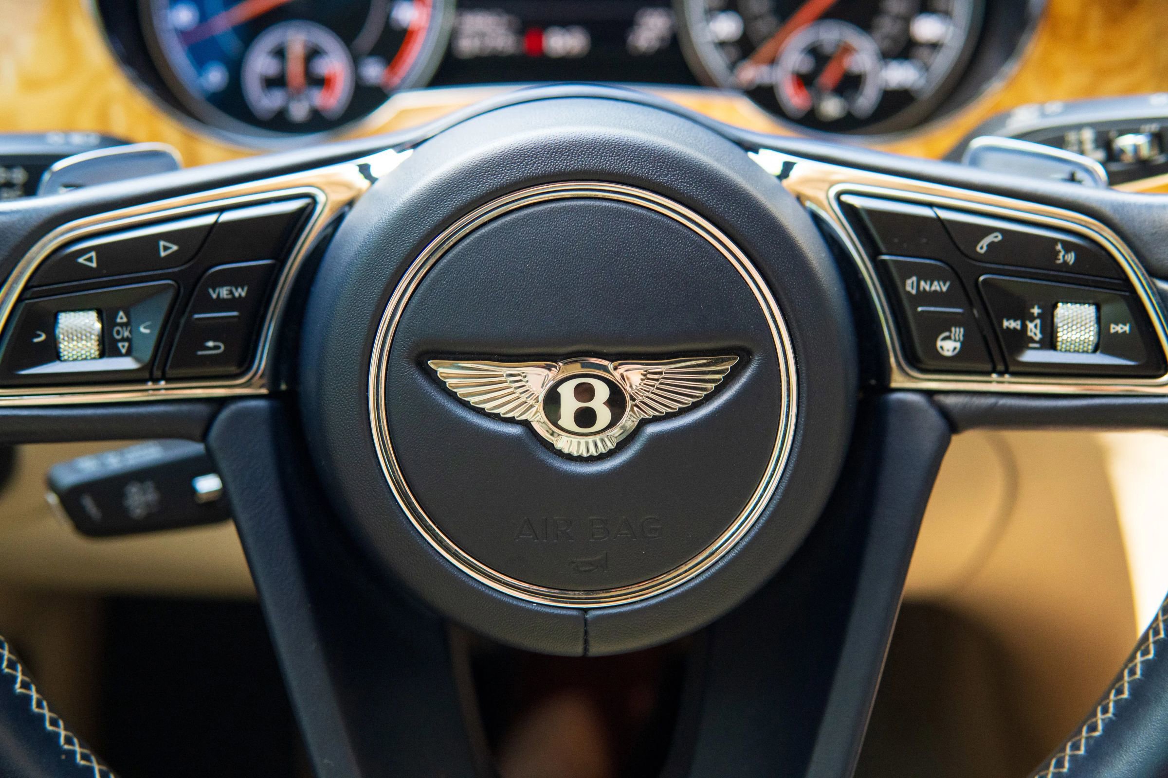 Used 2017 Bentley Bentayga image 31