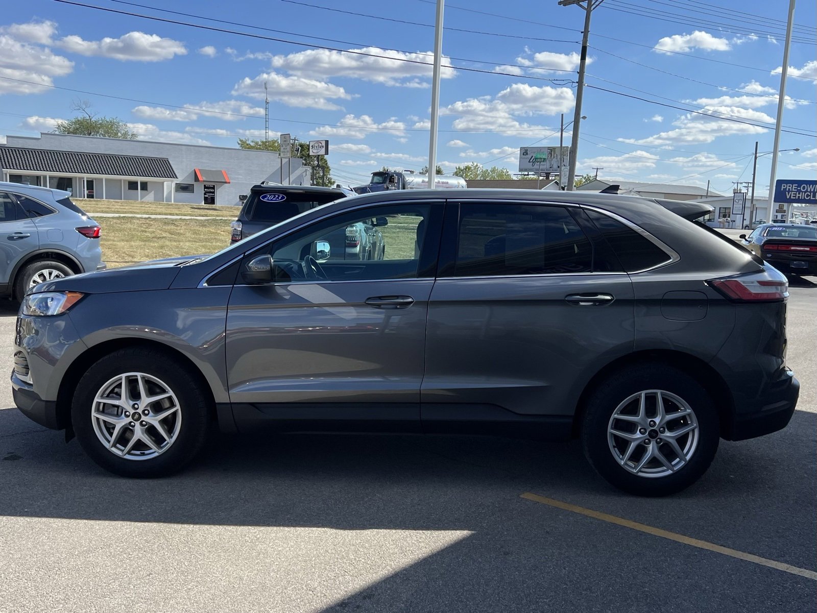 Used 2023 Ford Edge SEL w/ Convenience Package image 4