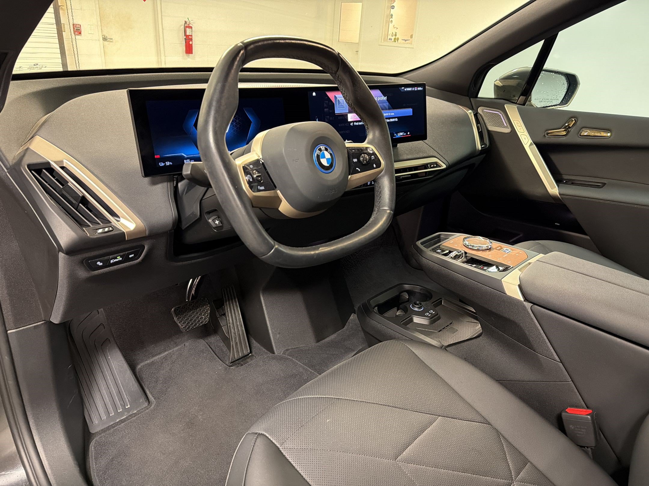 Used 2023 BMW iX M60 w/ Executive Package AWD/4WD image 4