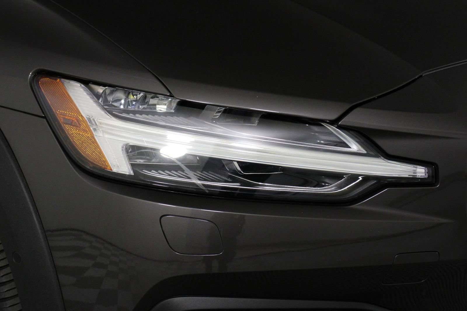 Certified 2025 Volvo V60 B5 Cross Country Plus image 26