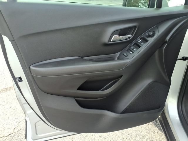 Used 2020 Chevrolet Trax LS w/ Tint and Cruise Package FWD image 19
