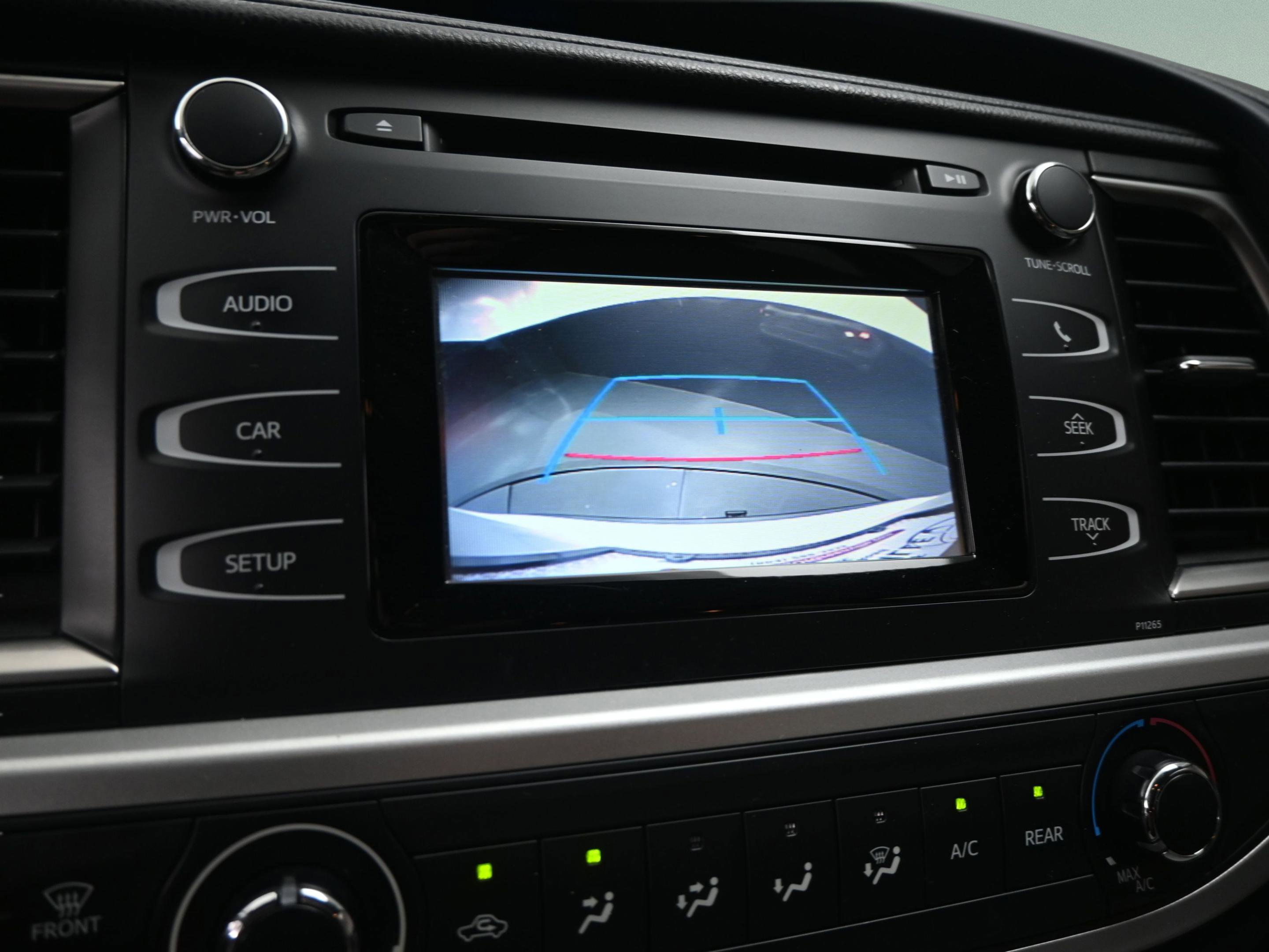 Used 2016 Toyota Highlander LE image 29