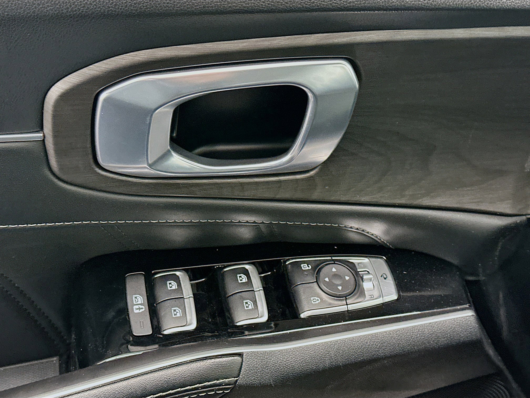 Used 2024 Kia Sorento SX image 15