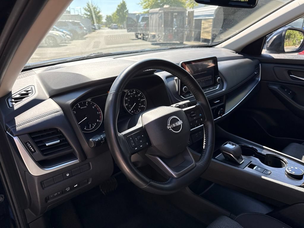 Used 2025 Nissan Rogue SV AWD/4WD image 17