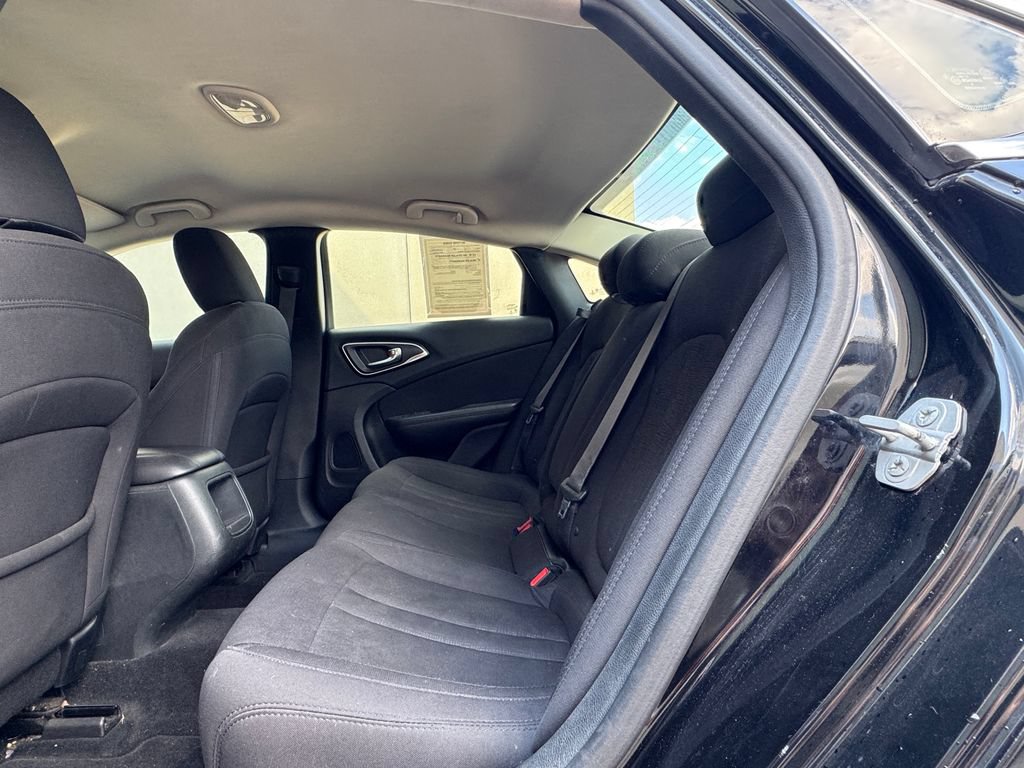 Used 2015 Chrysler 200 Limited FWD image 29