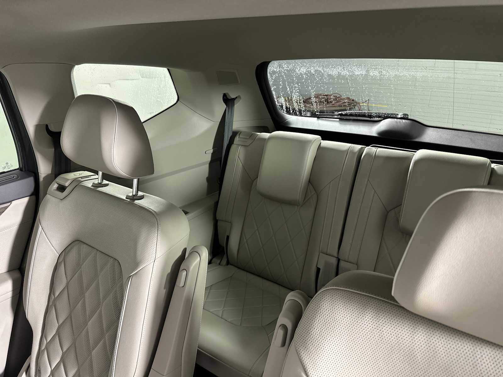 Used 2024 Volkswagen Atlas SEL Premium R-Line image 31