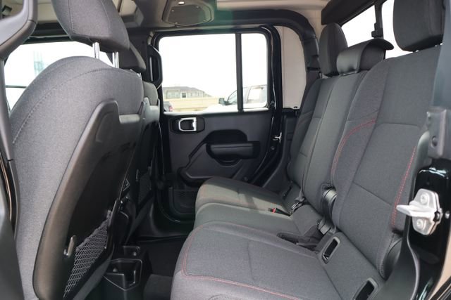 Used 2024 Jeep Gladiator Rubicon w/ Convenience Group AWD/4WD image 8