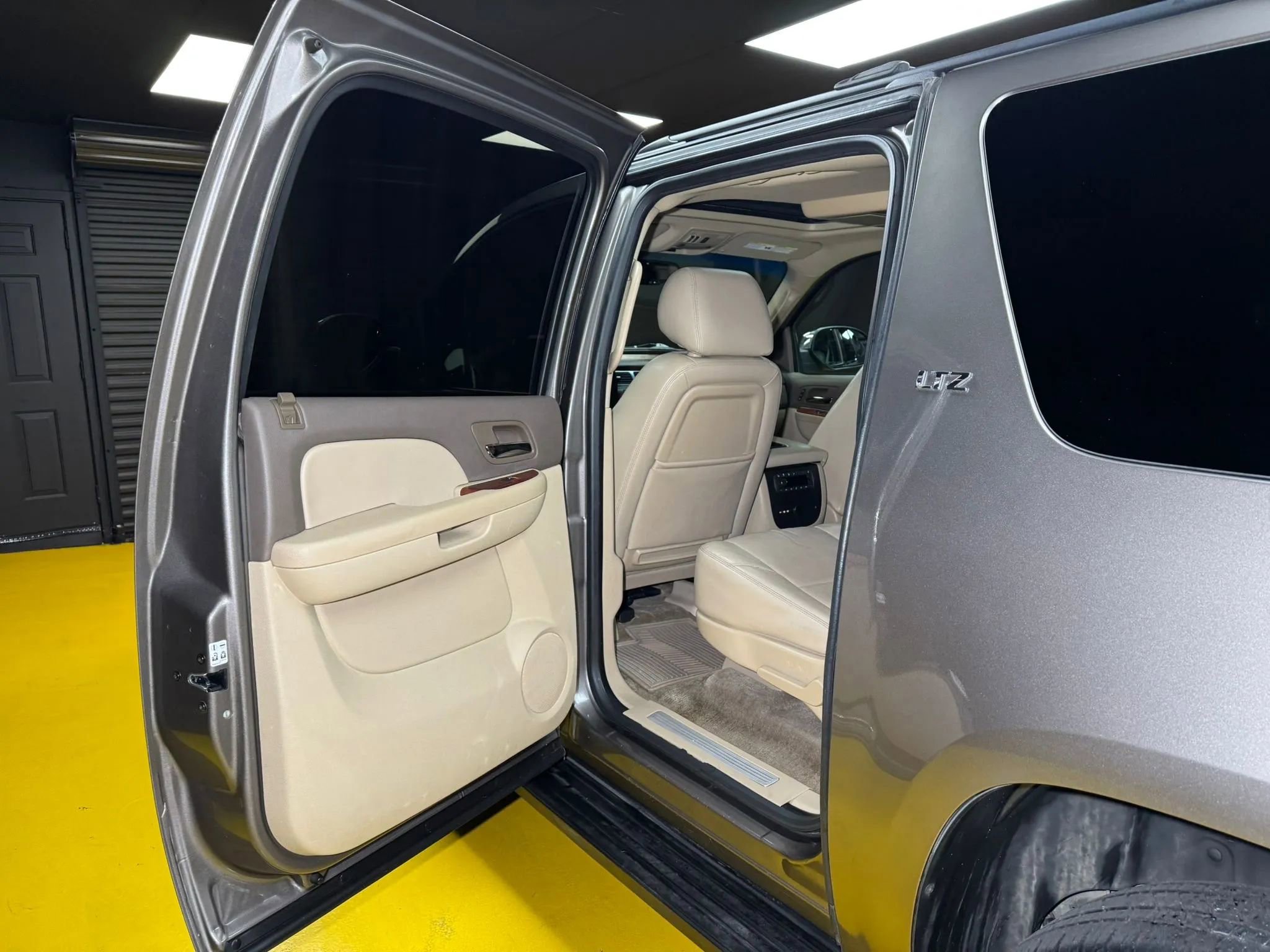 Used 2012 Chevrolet Suburban LTZ image 56