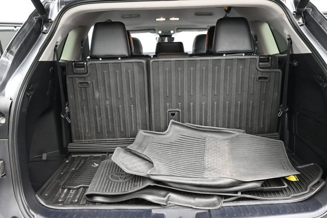 Used 2022 Toyota Highlander XLE AWD/4WD image 31