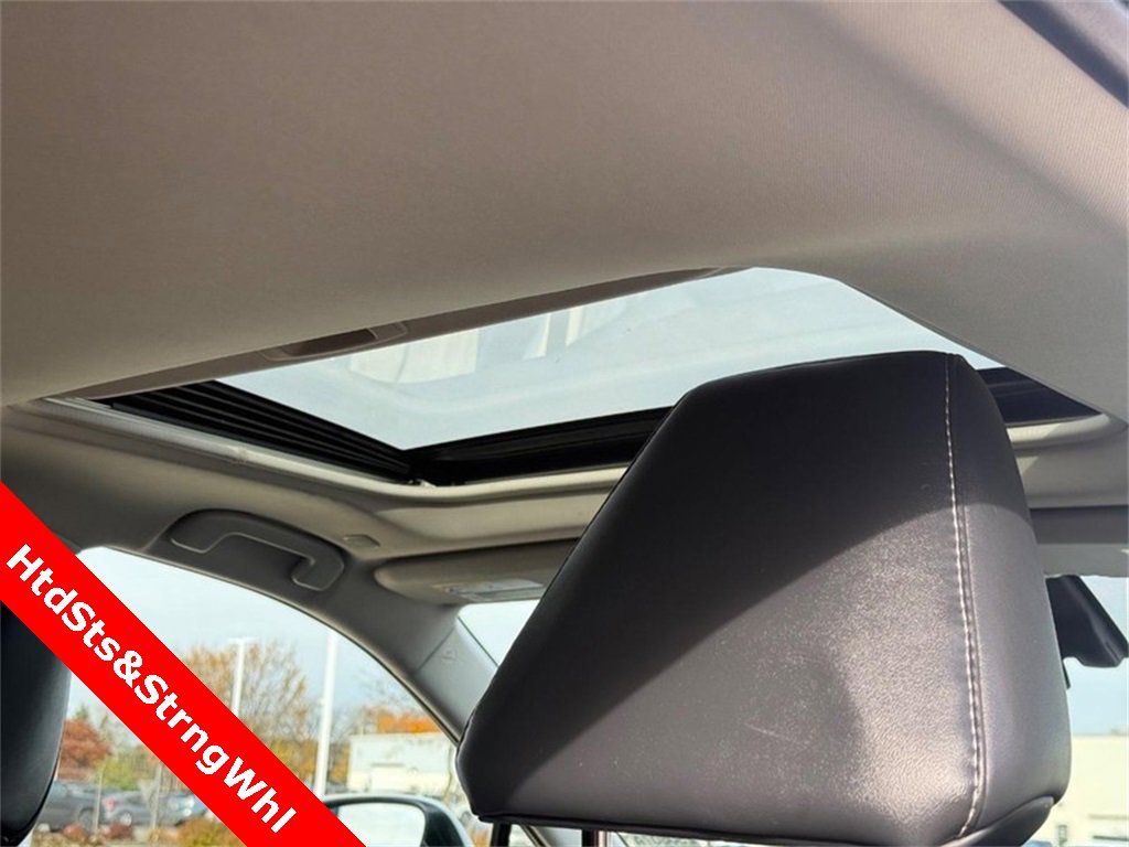 Used 2023 Toyota RAV4 XLE Premium image 13