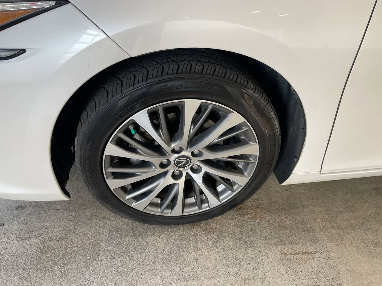 Used 2020 Lexus ES 350 w/ Premium Package image 10
