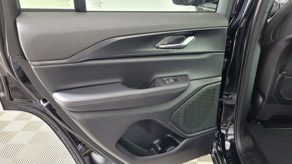 New 2025 Jeep Grand Cherokee Laredo w/ Luxury Tech Group I image 29