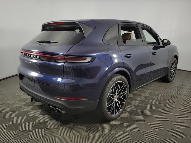 Used 2025 Porsche Cayenne AWD/4WD image 8