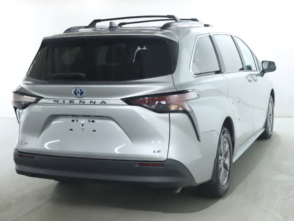 Used 2025 Toyota Sienna LE FWD image 43
