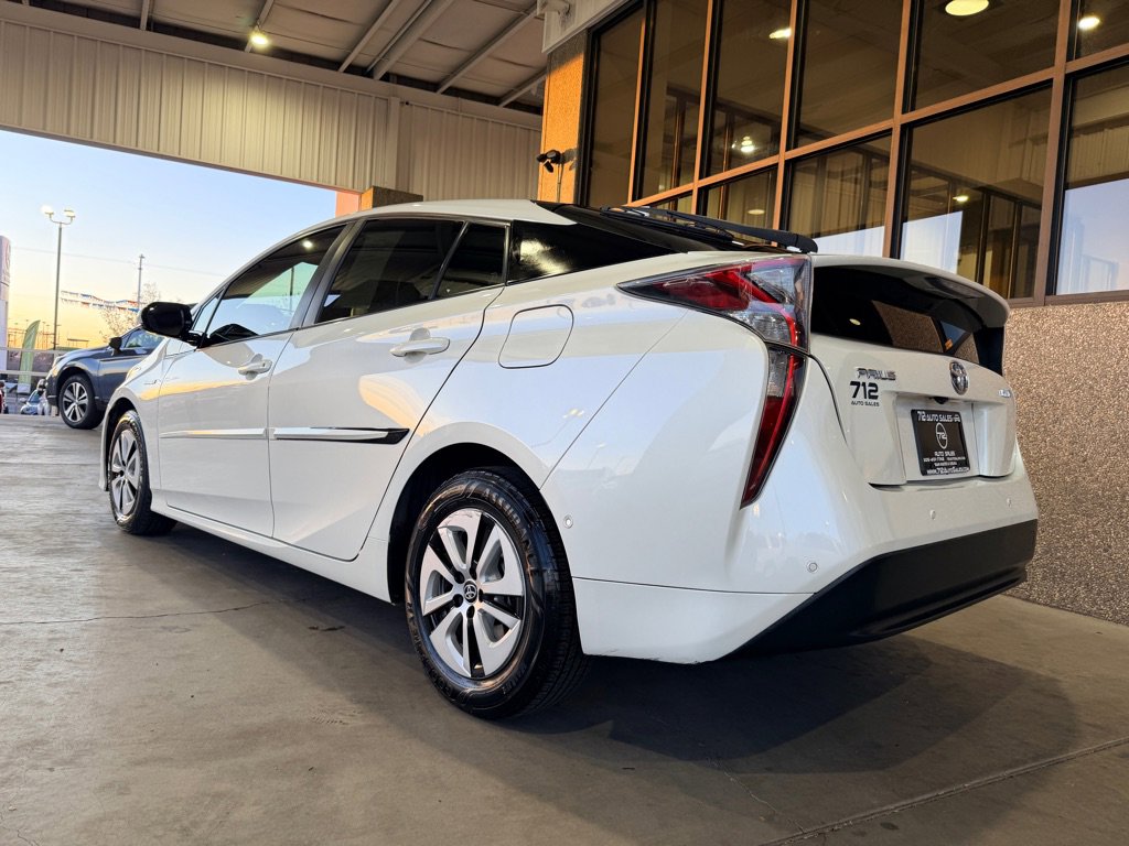 Used 2017 Toyota Prius Three w/ Advanced Technology Package image 30
