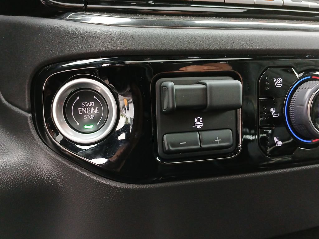 Used 2022 Chevrolet Silverado 1500 ZR2 w/ Technology Package AWD/4WD image 17