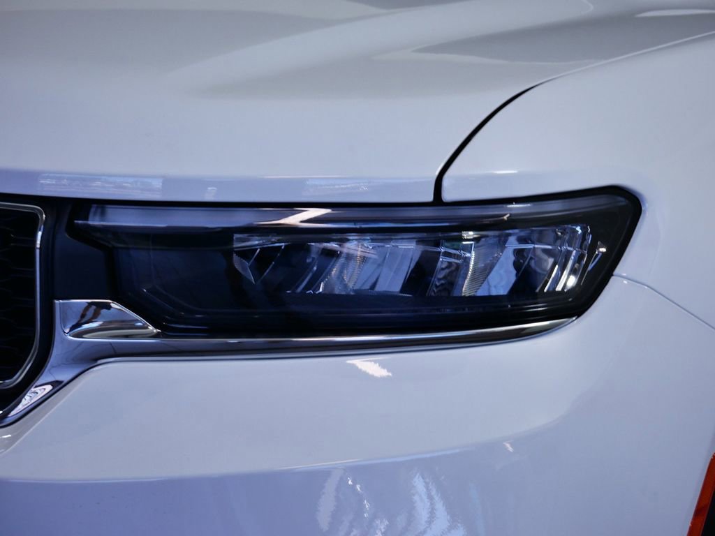 Certified 2024 Jeep Grand Cherokee Laredo w/ Luxury Tech Group I image 21