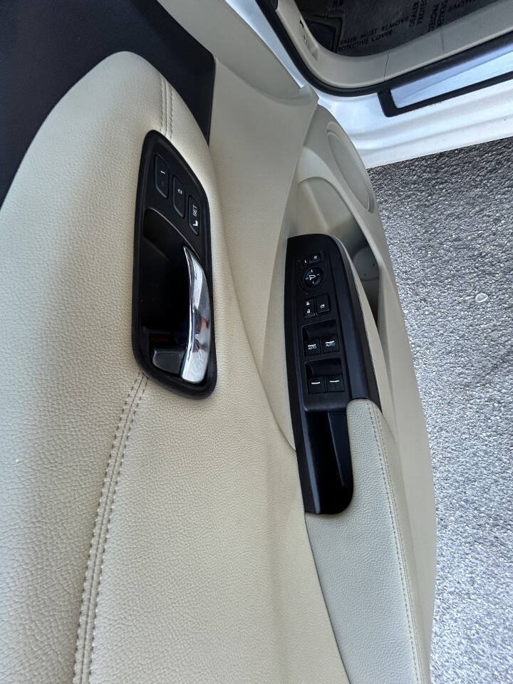 Used 2017 Acura RDX w/ Technology Package FWD image 6