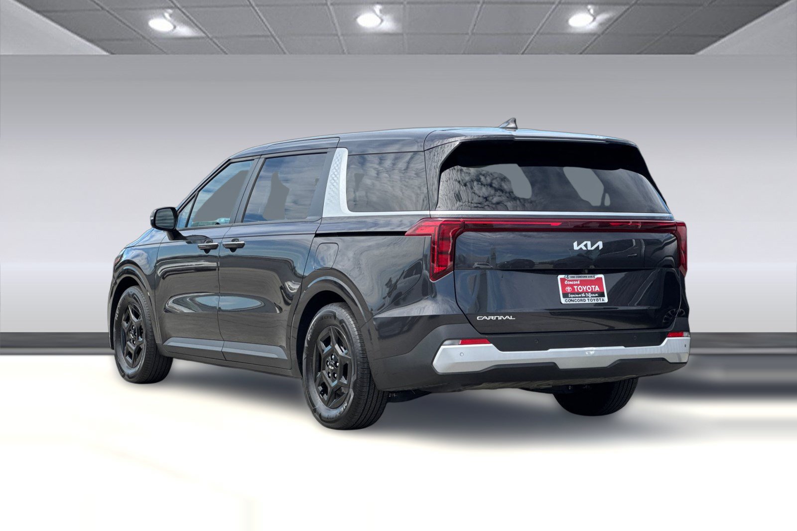 Used 2026 Kia Carnival FWD image 3