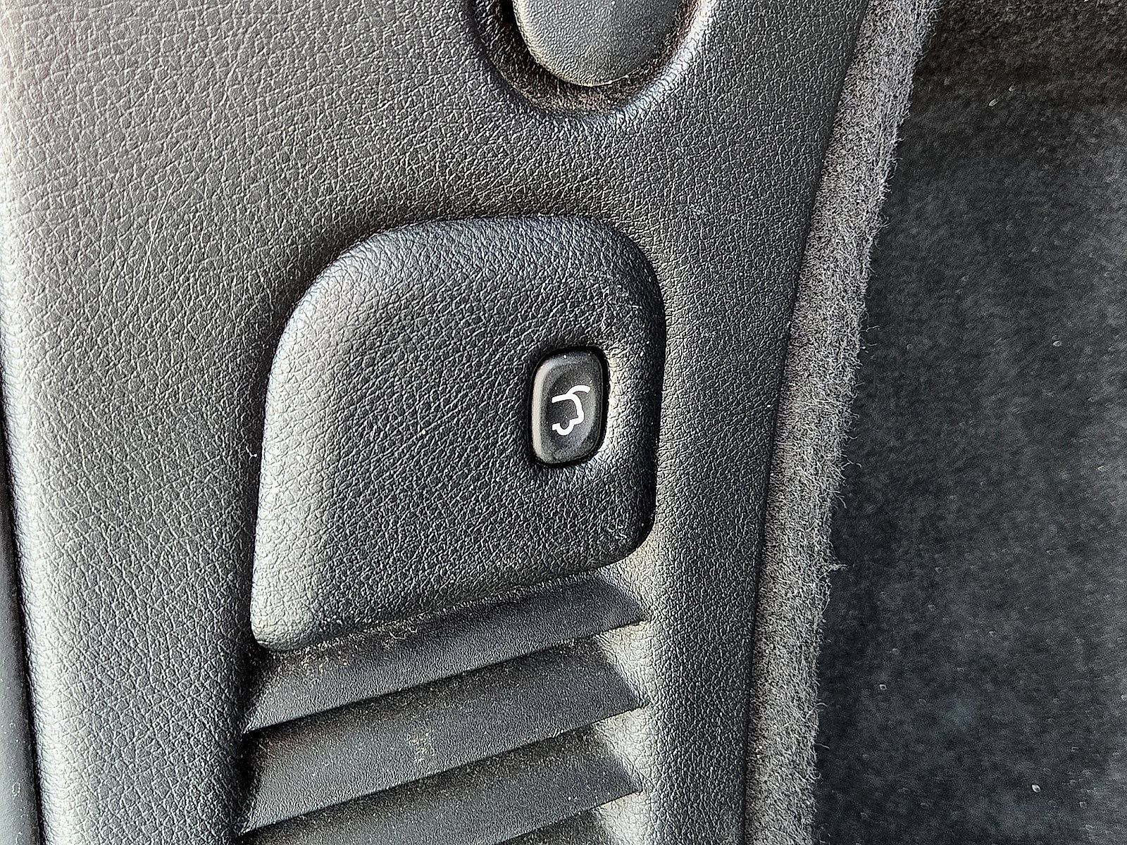 Used 2025 Dodge Durango GT AWD/4WD image 15