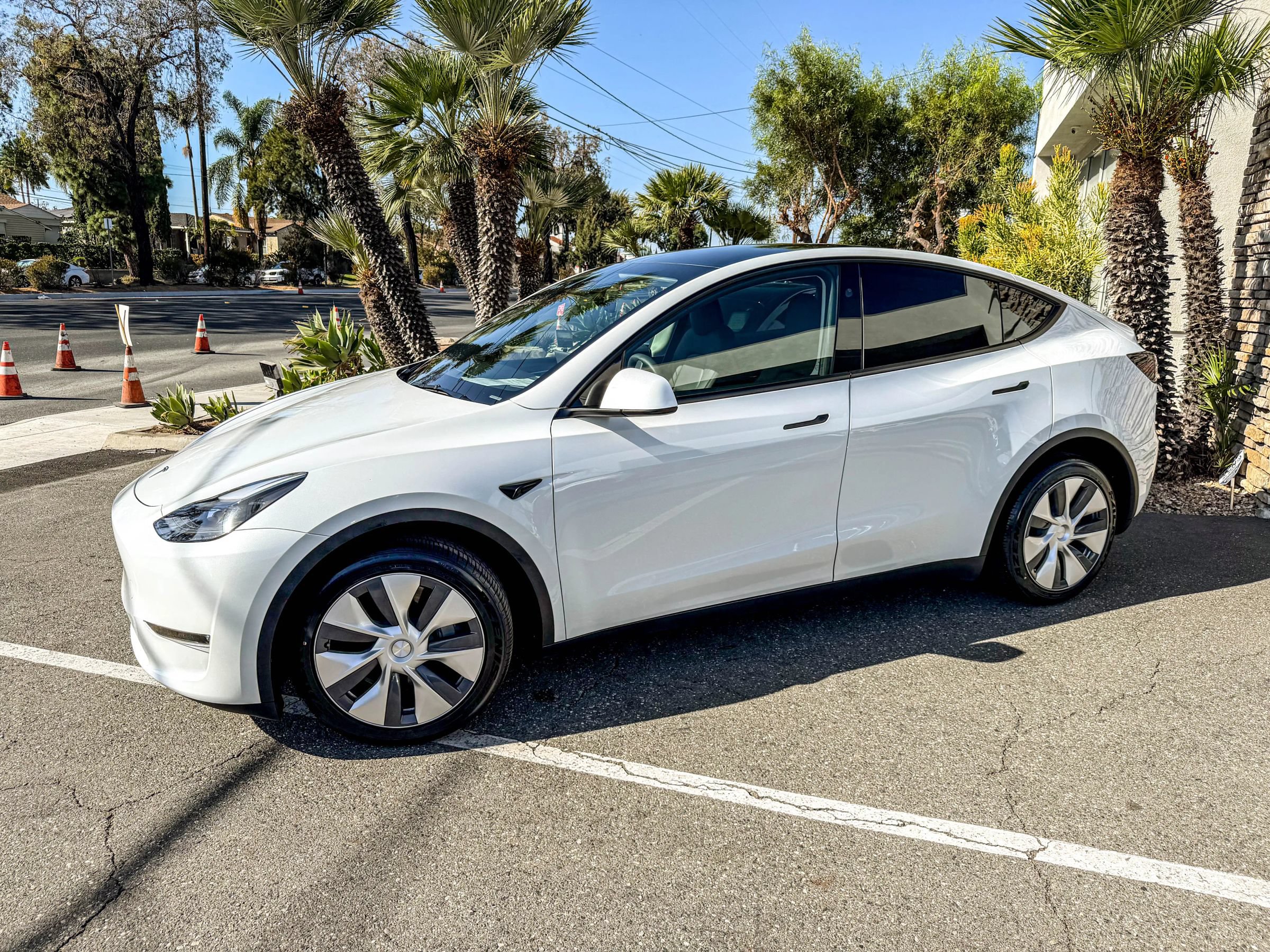 Used 2024 Tesla Model Y Long Range AWD/4WD image 6
