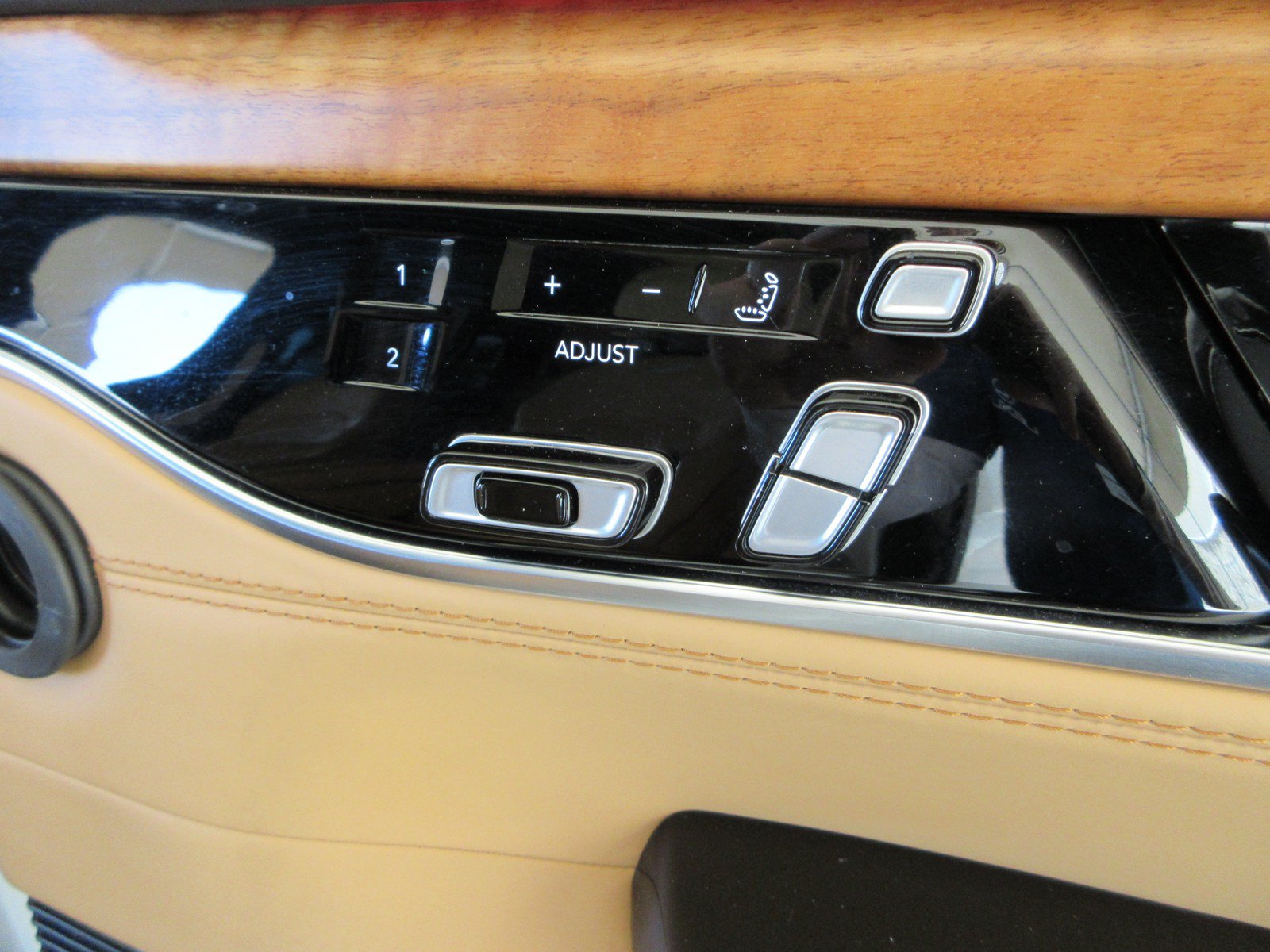 Used 2022 Jeep Grand Wagoneer Series III w/ Rear Seat Video Group 1 AWD/4WD image 30