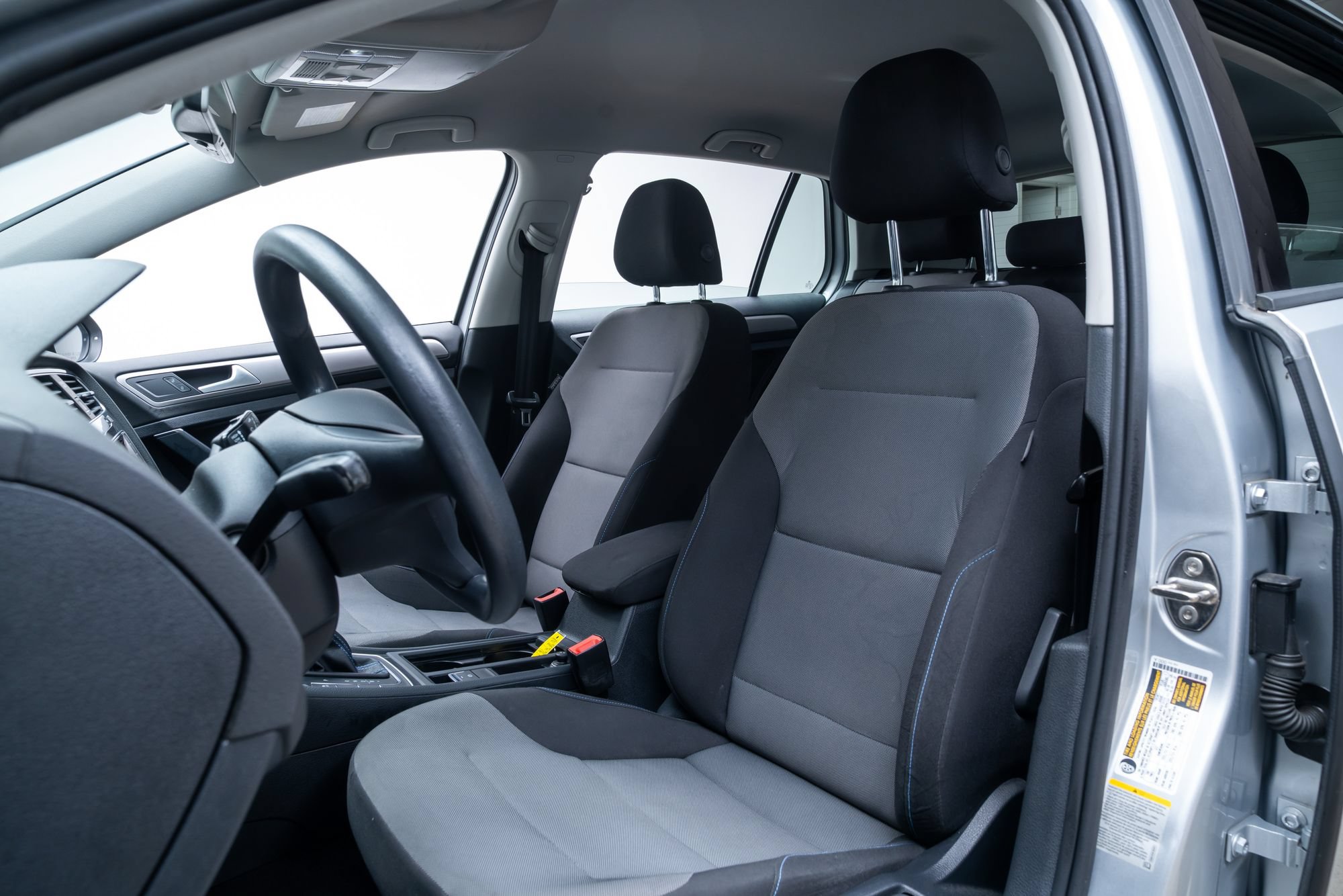 Used 2015 Volkswagen e-Golf Limited Edition FWD image 15