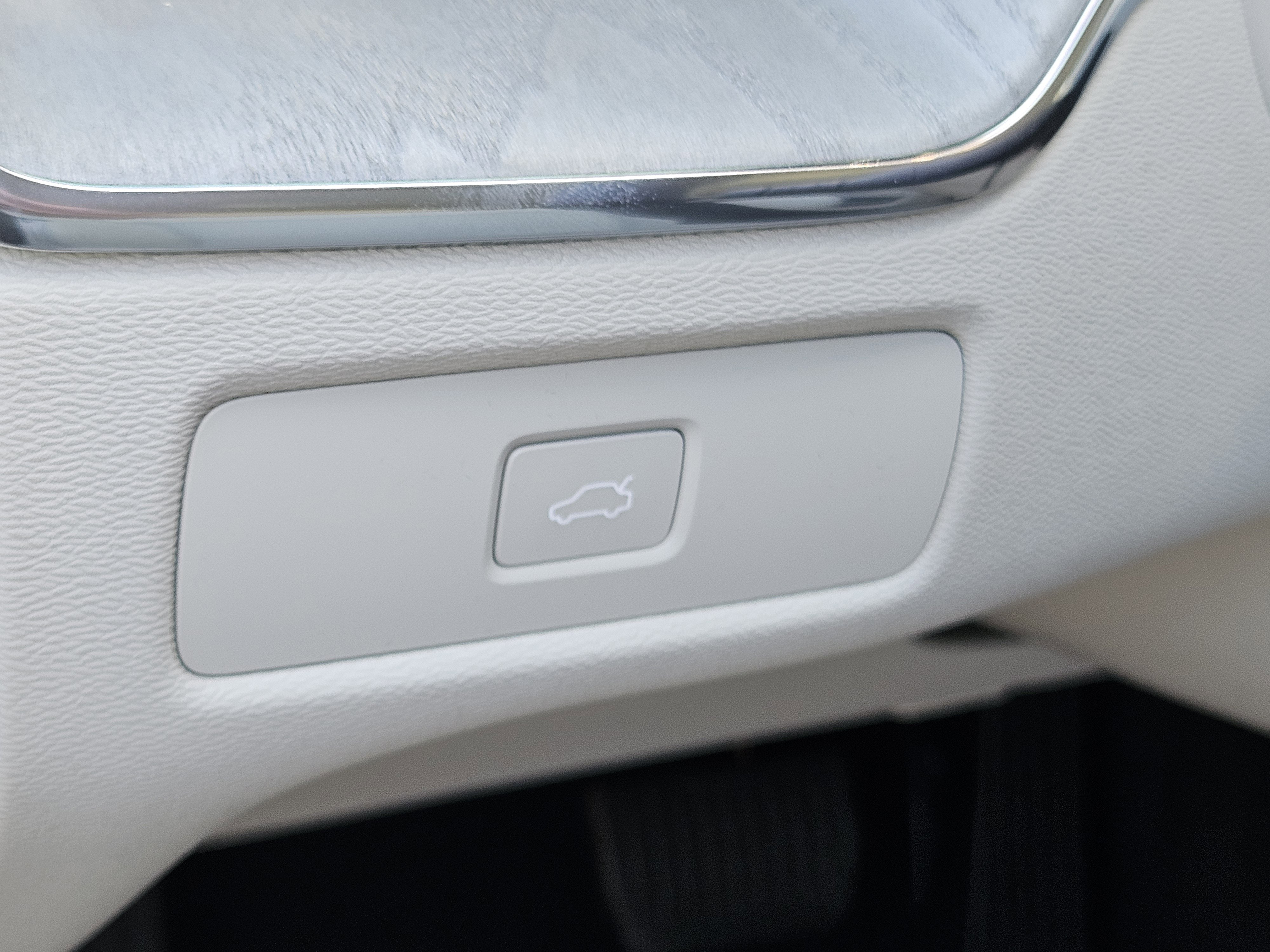 New 2025 Volvo XC60 B5 Plus w/ Protection Package Premier image 21