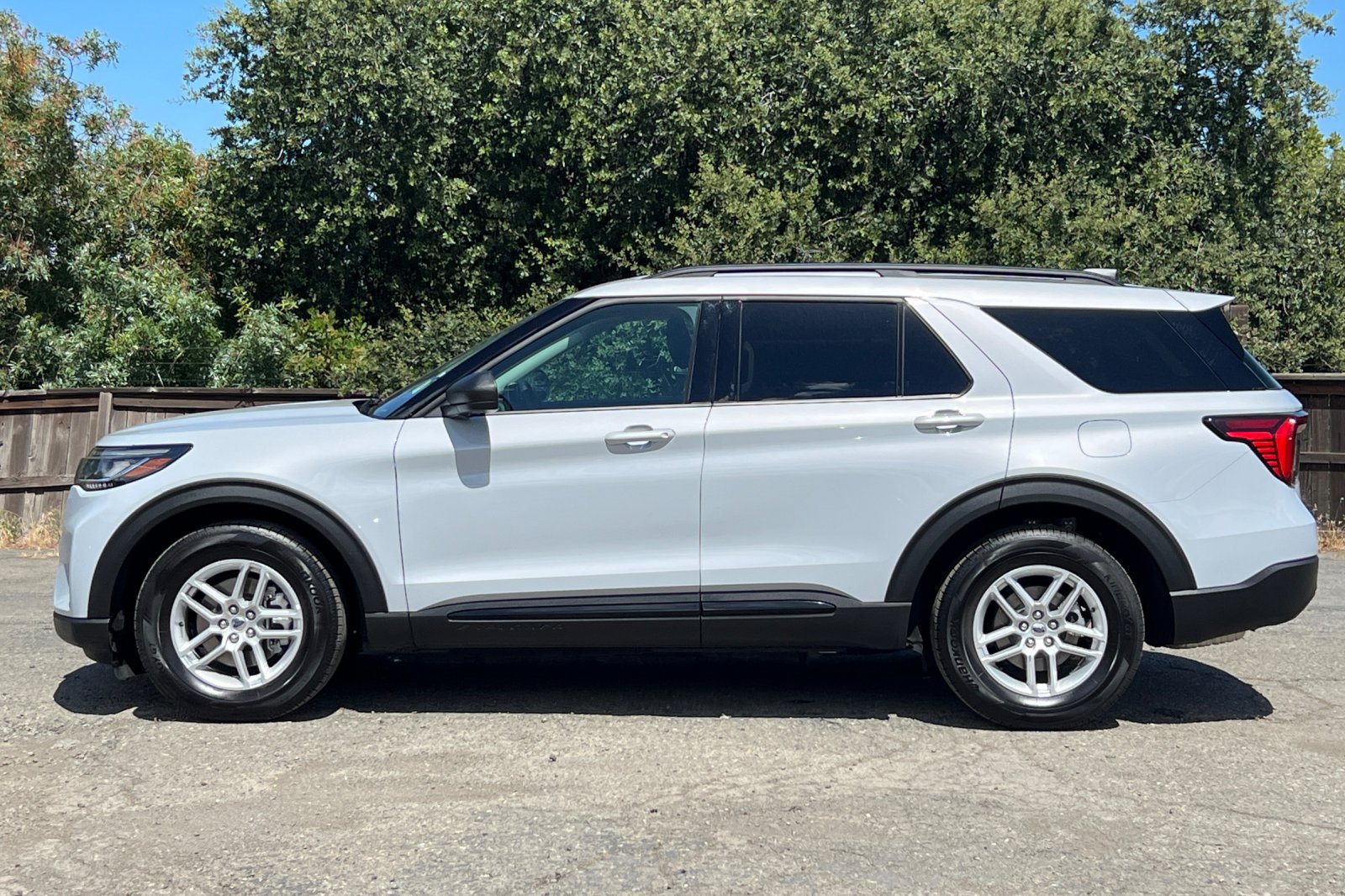 Used 2026 Ford Explorer Active RWD image 7