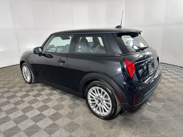 Used 2025 MINI Cooper 2-Door Hardtop image 5