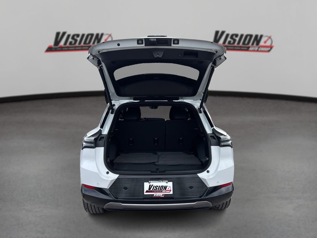 Used 2025 Chevrolet Equinox EV LT w/ Convenience Package II image 11