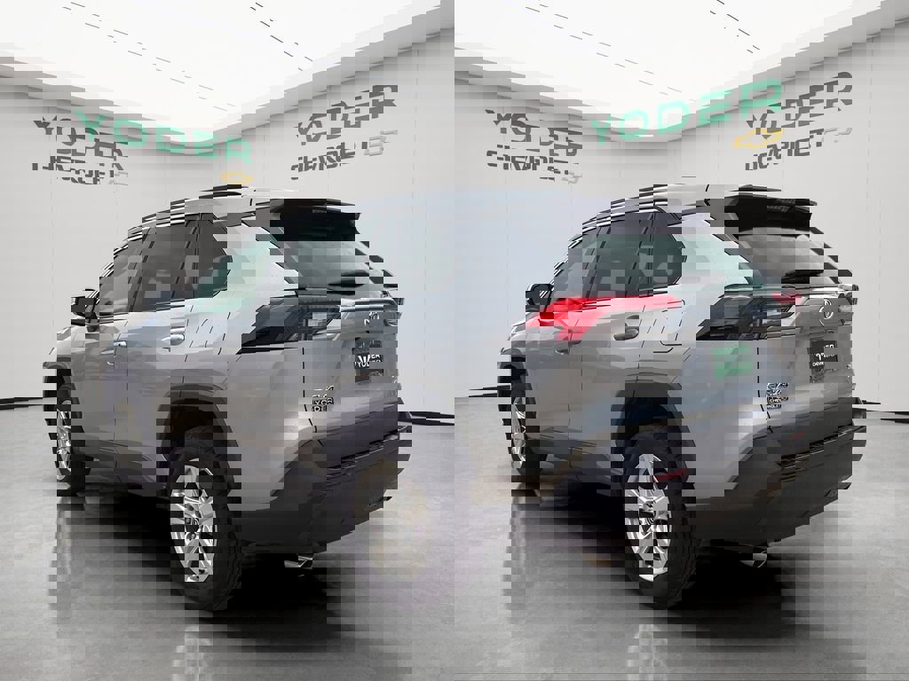 Used 2021 Toyota RAV4 XLE w/ Carpet Mat Package (TMS) AWD/4WD image 9