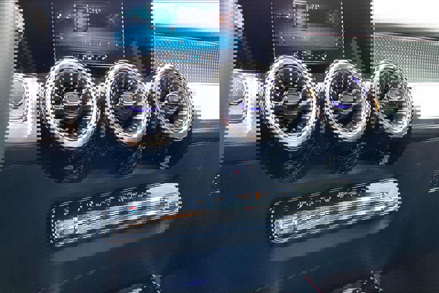 Used 2023 Mercedes-Benz GLB 250 image 32