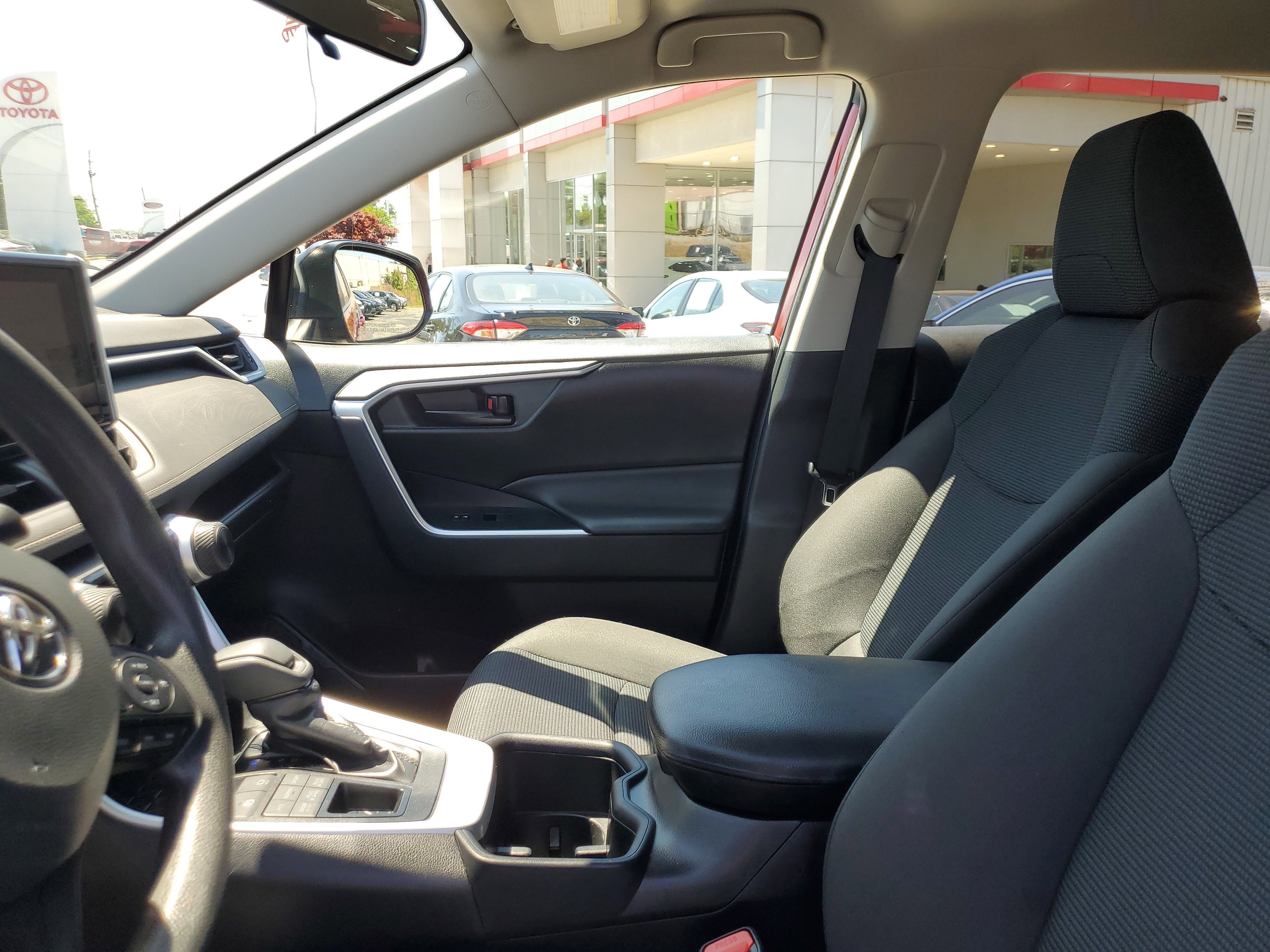 Used 2024 Toyota RAV4 LE AWD/4WD image 17