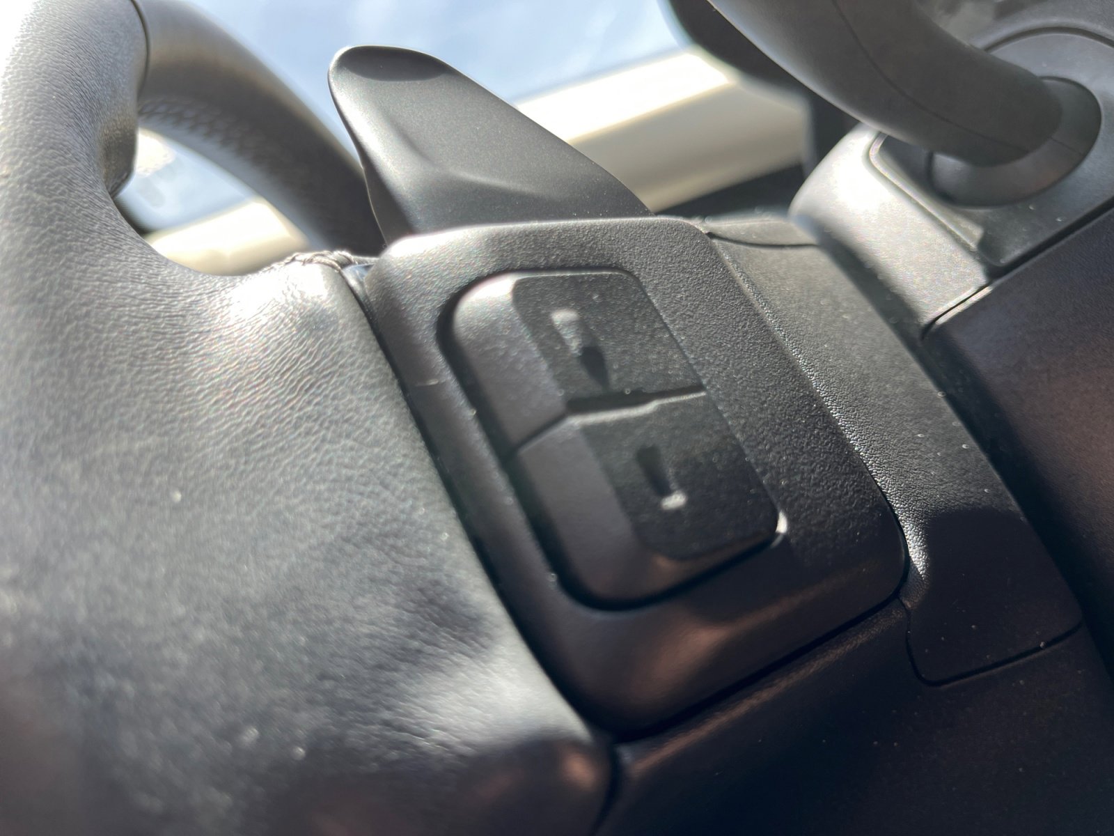 Used 2023 Buick Envision Essence w/ Sport Touring Package FWD image 15