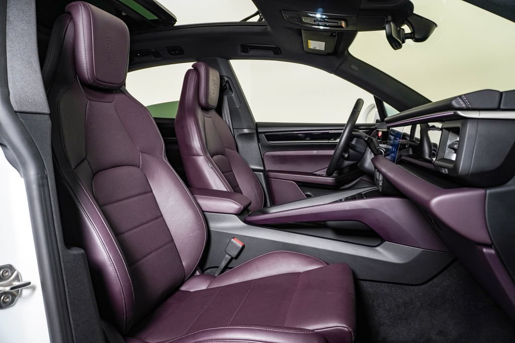 Certified 2025 Porsche Macan 4 Electric AWD/4WD image 15