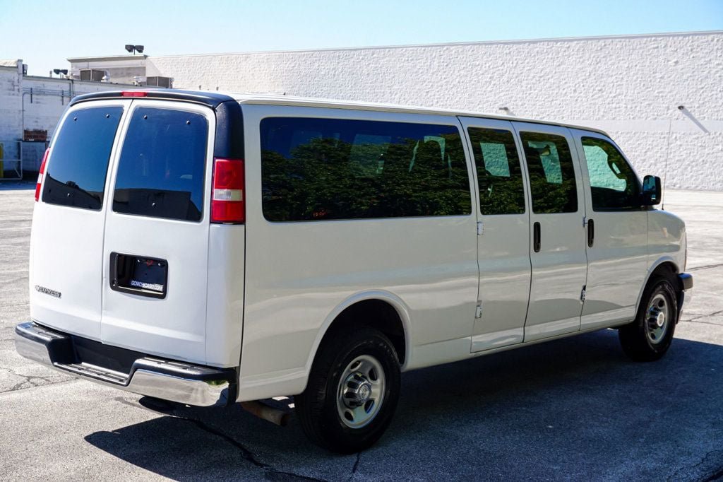 Used 2017 Chevrolet Express 3500 LT w/ LT Preferred Equipment Group RWD image 5