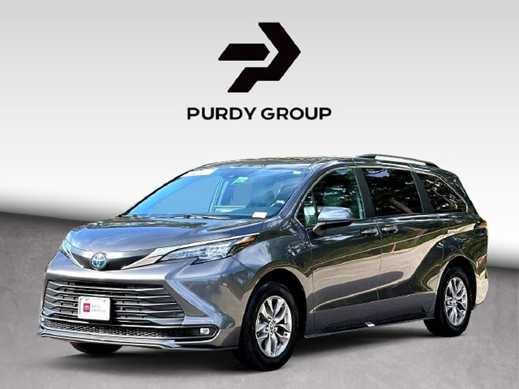 Used 2025 Toyota Sienna XLE FWD image 4