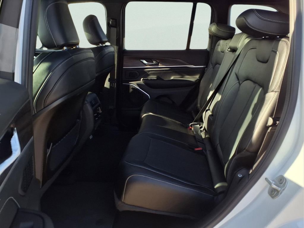 New 2026 Jeep Grand Cherokee Limited image 10