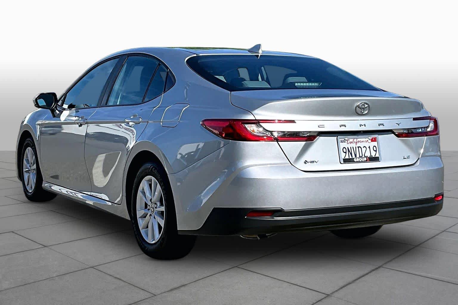 Used 2025 Toyota Camry LE w/ Convenience Package image 11
