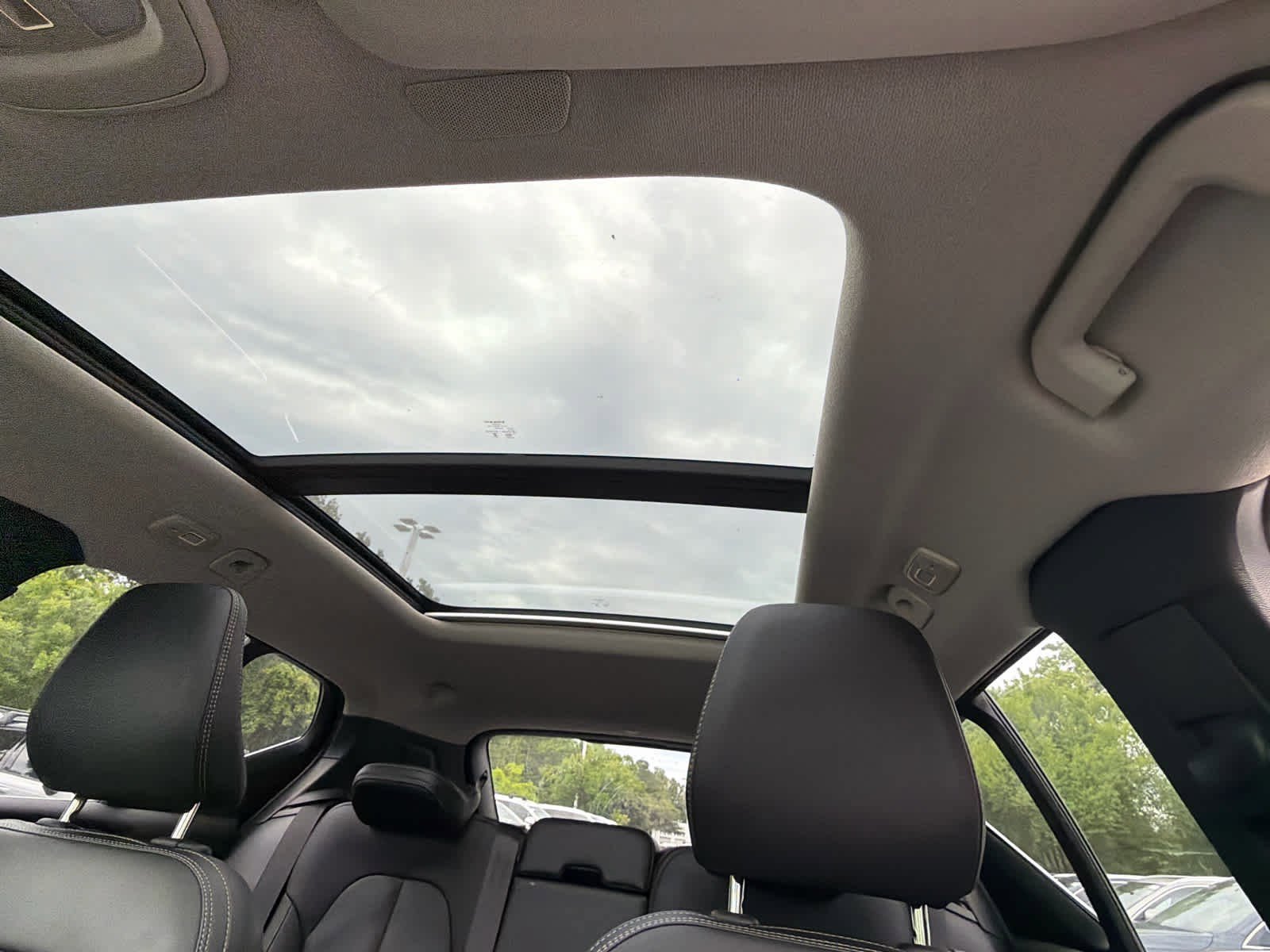 Certified 2025 Volvo XC40 B5 Core AWD/4WD image 27