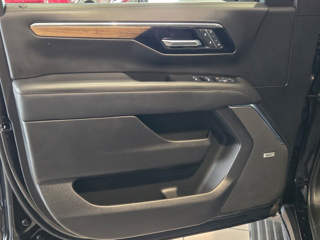 Used 2025 Chevrolet Tahoe High Country RWD image 23