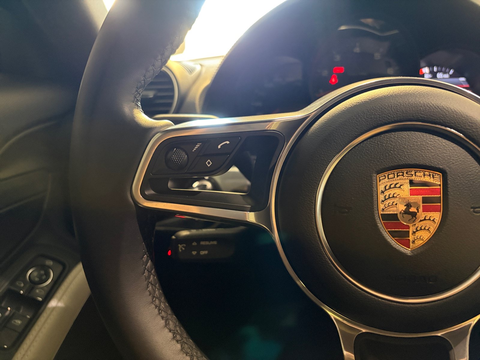Certified 2025 Porsche 718 Cayman RWD image 37