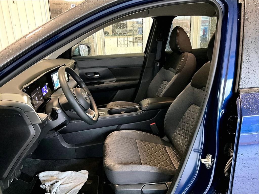 Used 2025 Nissan Kicks SV image 10