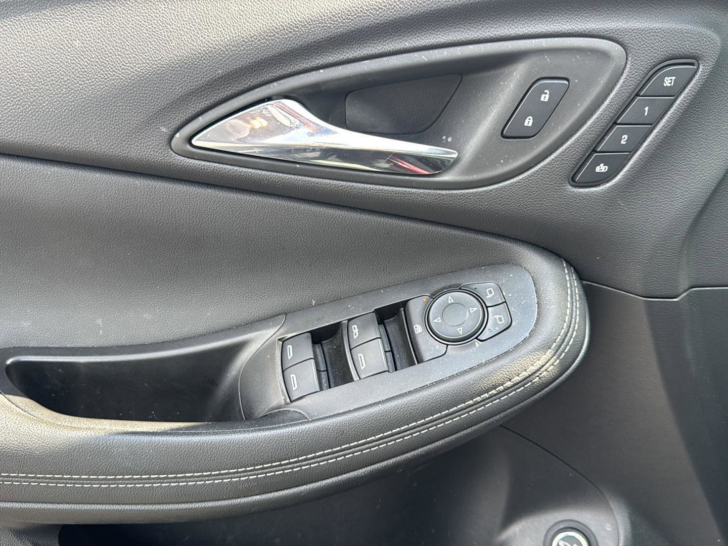 Used 2023 Buick Encore GX Essence w/ Experience Buick Package FWD image 9