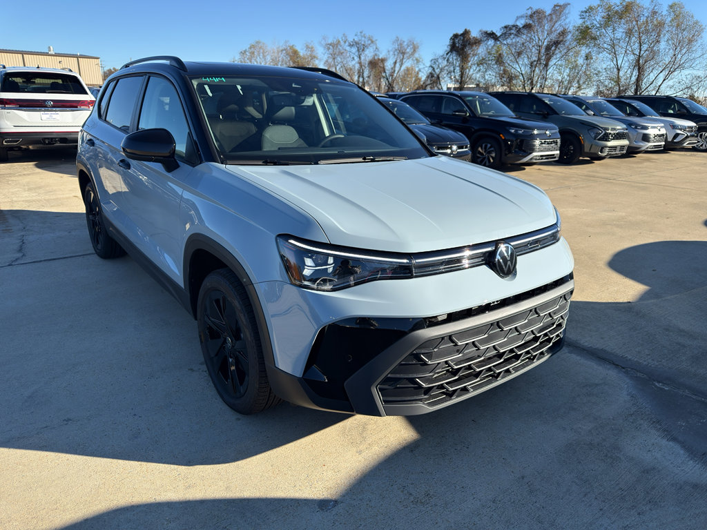 New 2026 Volkswagen Taos SE FWD image 3